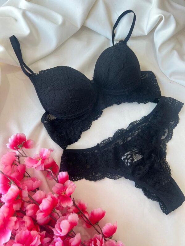 Conjunto de Lingerie Mariah com Bojo Liso Preto